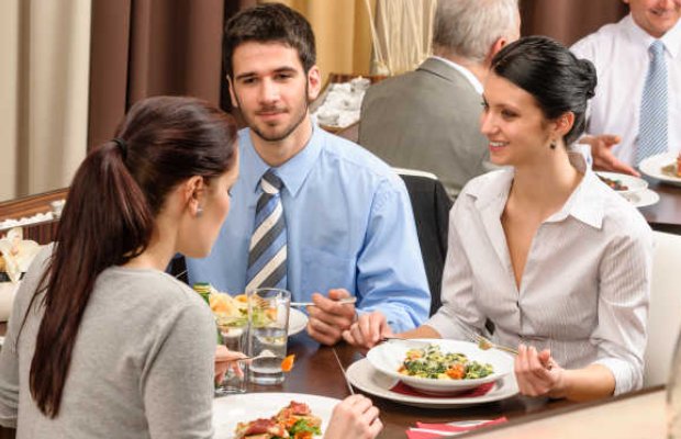 at sb's expense的翻译是：由某人承担费用。