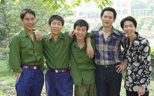 血色浪漫跟与青春有关的日子有什么区别?