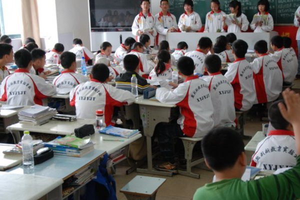 确凿的拼音和意思