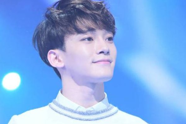 EXO的所有成员的名字、照片和简介