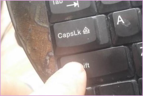 怎么把索尼笔记本的键盘拆下?