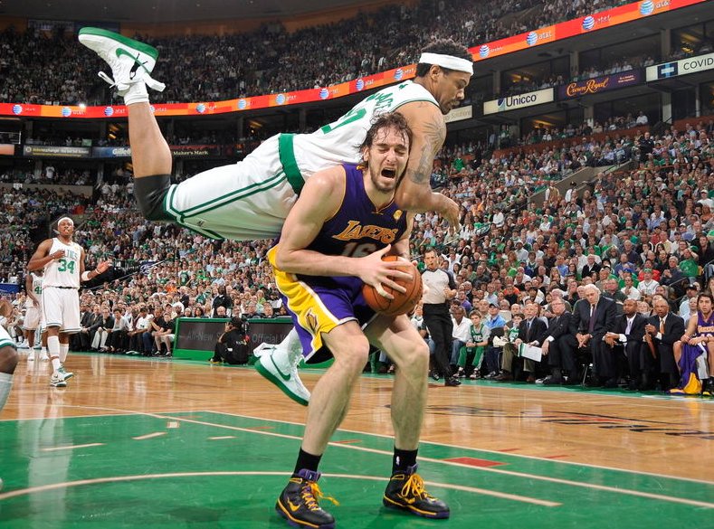 10总决赛第七场，加索尔19分18篮板，那FMVP科比什么数据？