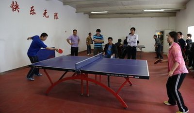 乒乓球里的转不转发球具体是什么旋转？怎么发？