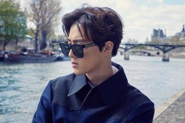 EXO的所有成员的名字、照片和简介