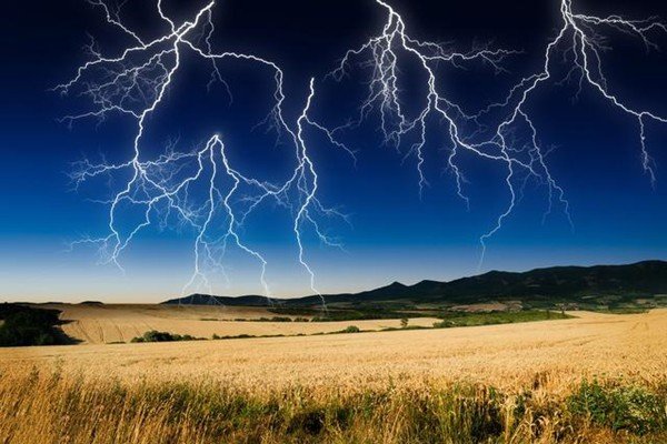 雷声轰轰的拼音