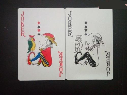 扑克牌是根据历法原理制成的,其中大小王分别代表?