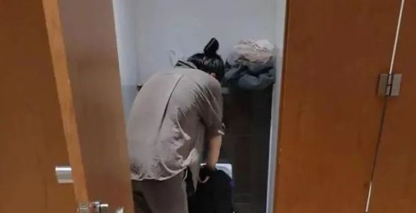 躲在上海虹桥卫生间的新冠康复者已找到工作，他在找工作途中经历了什么？