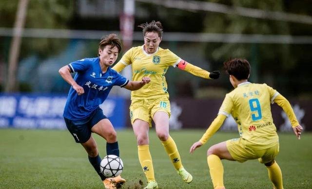 女足爆发大规模冲突，为何50多人冲进会场斗殴？