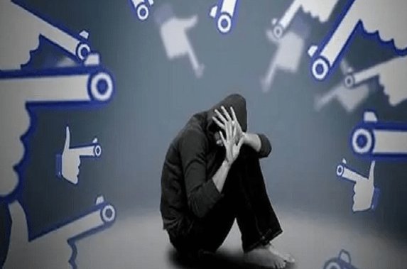 外卖员27公里送菜，上海女顾客遭网暴后坠楼，究竟是谁将她推向了深渊？