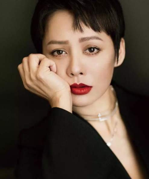 宁静的老板是于正，宁静为何要送于正一万多面霜？