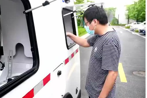 核酸采样机器人在上海问世，这种机器人在采样过程中温柔吗？