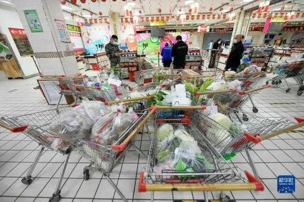 多地居民正在购买应急储备物资，他们为什么要购买这些物资？