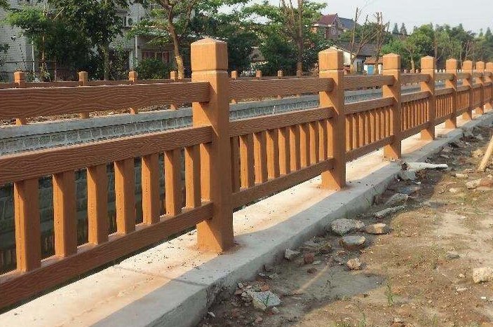 长沙少女突然坠楼被妈妈抓住腿，她究竟怎么了？