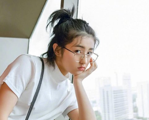 网曝张子枫圈内聊天记录遭疯传，内容下流低俗，工作室紧急回应，咋回事？