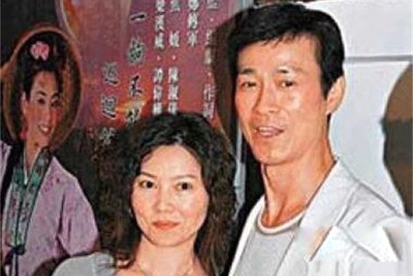 官晶华个人资料 和郑少秋怎么认识的