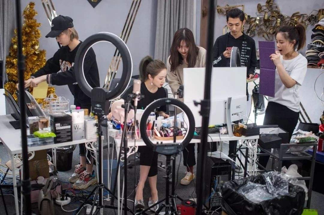 薇娅偷逃税被处罚款，她直播以来到底赚了多少钱？