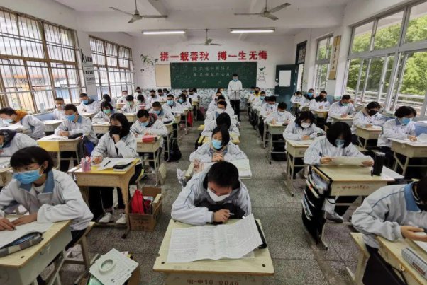 海南高考满分为什么是900分?