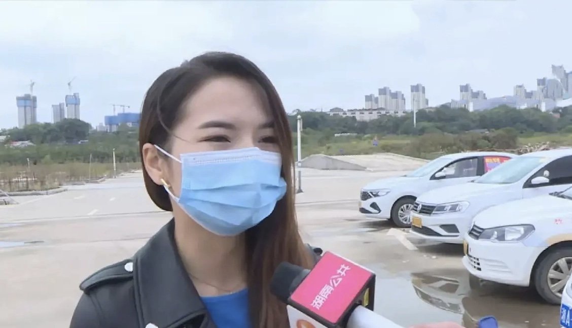 长沙驾校已婚教练深夜给女学员发信息遭投诉，为何女学员要投诉她？