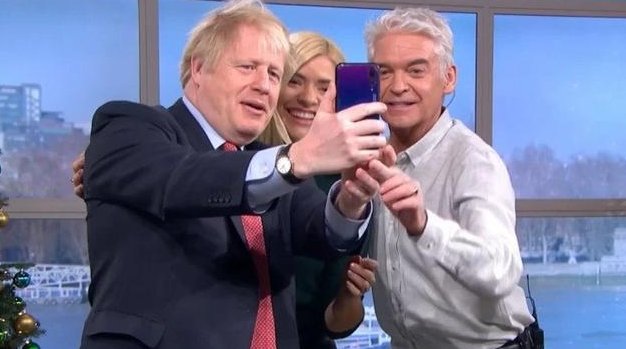 英国首相使用华为P20 Pro自拍，这是否意味着他成为华为的粉丝？