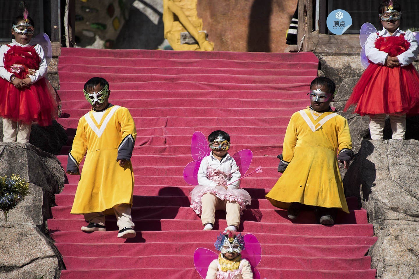 63位袖珍人在景区表演谋生，具体是什么情况？