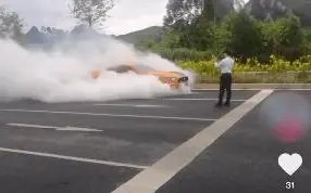 朋友结婚,广西一男子“烧胎”助兴,其行为为何违法?