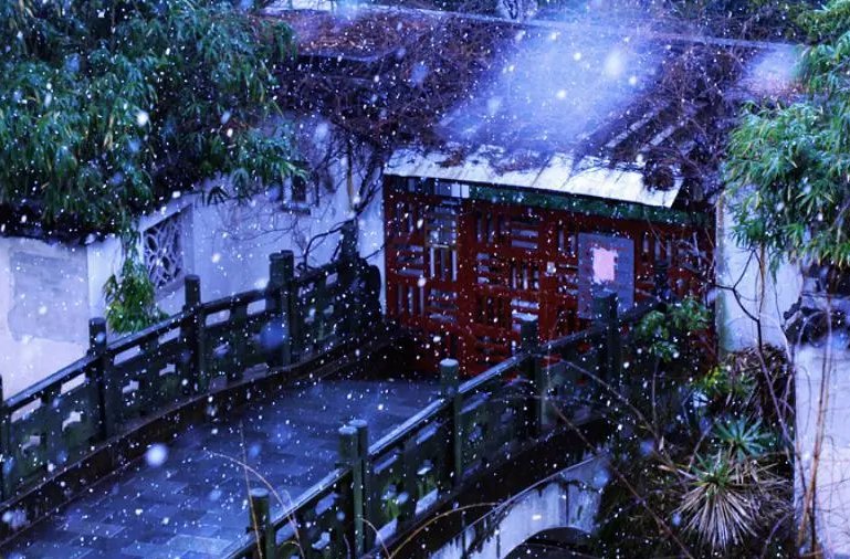 漫天飞舞的意思？