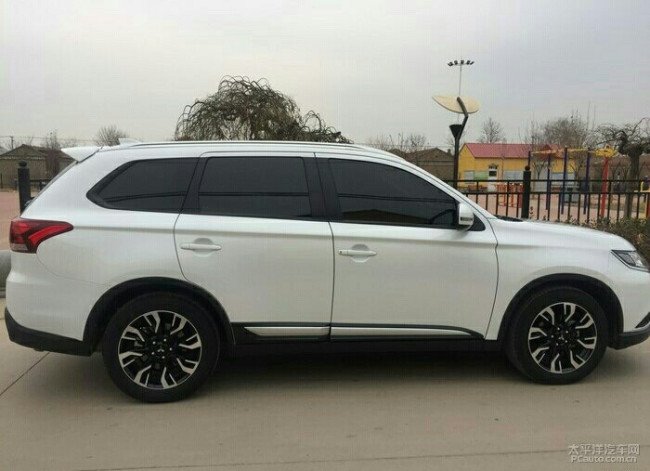 辛花的车是四驱吗？