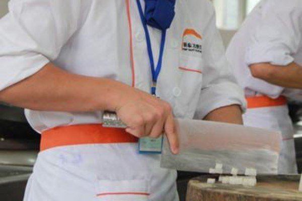 去哪里学厨师好呢？