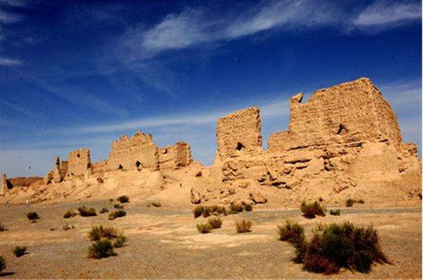 玉门关景区墙面贴千首边塞诗,景区为何这么做?