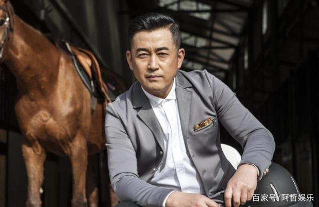 52岁王志飞，隐瞒了6年的小15岁娇妻,你知道她是谁吗？