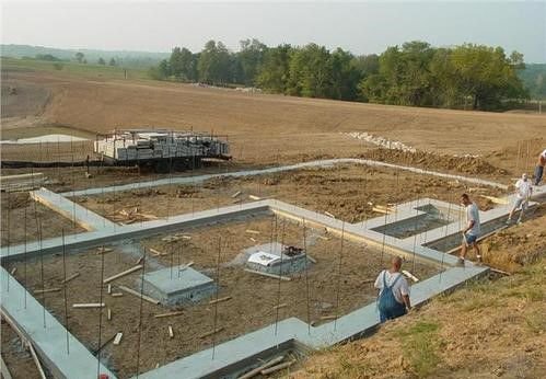 be basedon和base的区别是什么？