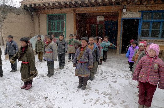 贫困证明的家庭年收入填写多少合适？