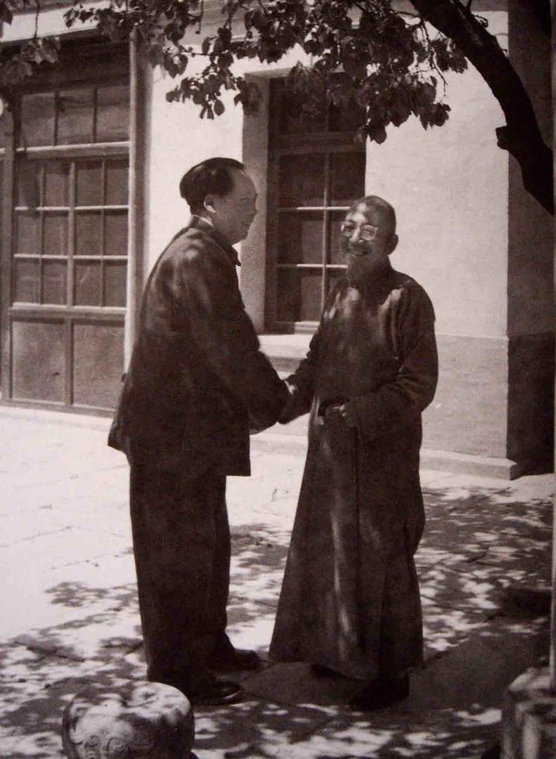 牢骚太盛防肠断，风物长宜放眼量。