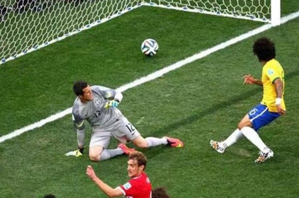 2014年世界杯第一个乌龙球几分钟