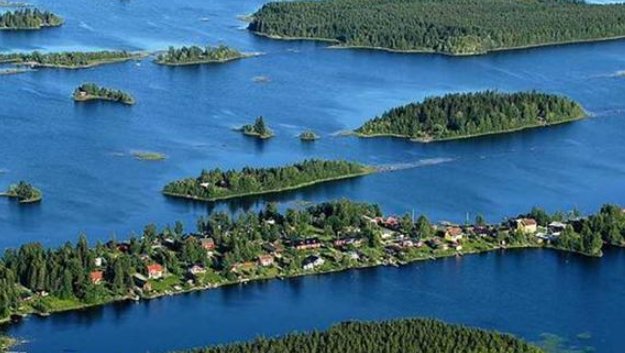 哪个国家有千湖国的称号