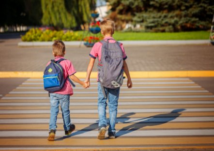 去学校用英语怎么说