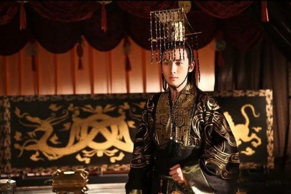 秦武王崩逝之后，秦惠文王的次子赢壮为何没能继承王位？