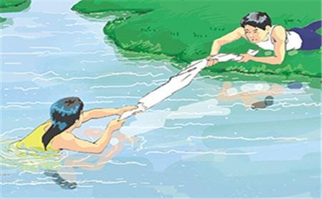 不会游泳的法警救起6名溺水者，这样的做法值得提倡吗？