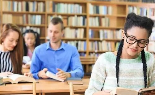 书呆子是指什么人？