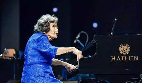 为什么杨秉荪会和巫漪丽离婚呢？