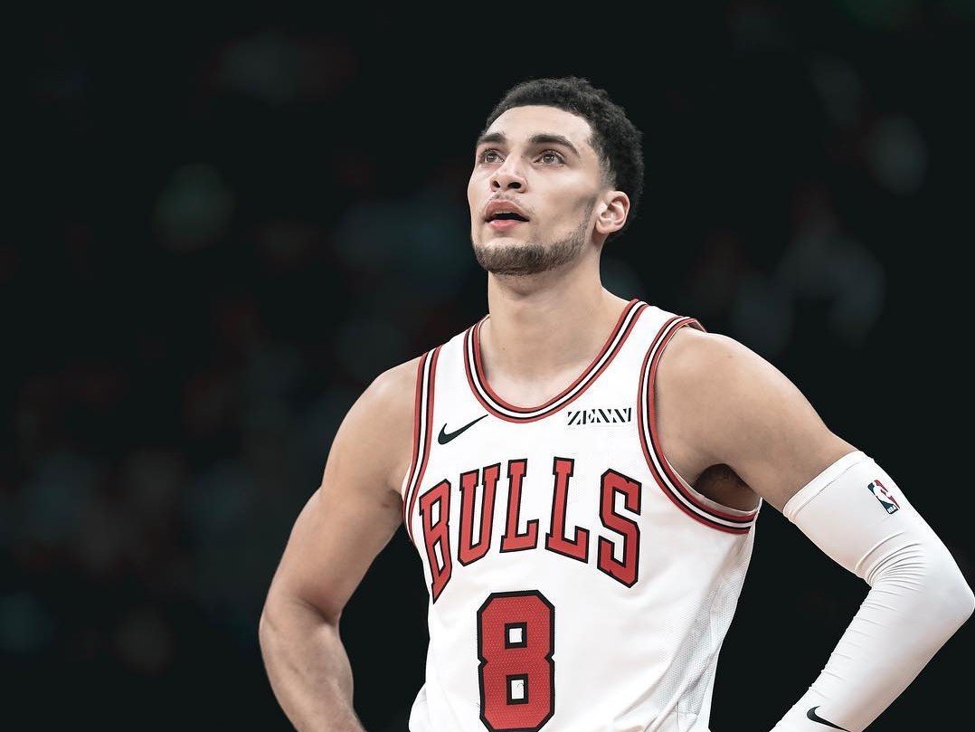 克莱汤普森是白皮肤，那么他是白人还是黑人？