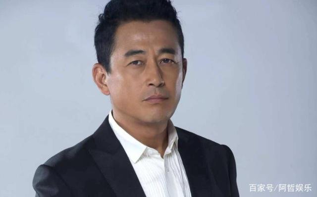 52岁王志飞，隐瞒了6年的小15岁娇妻,你知道她是谁吗？