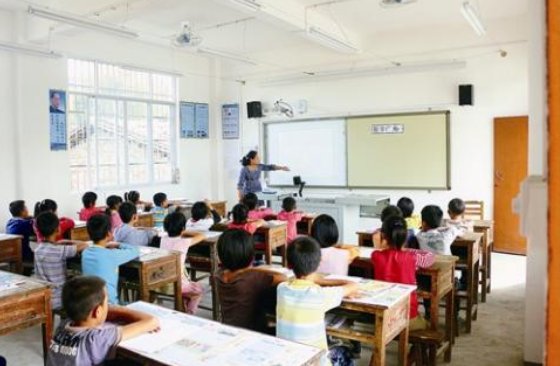 小学让每个孩子必须交100元保险这合理吗?