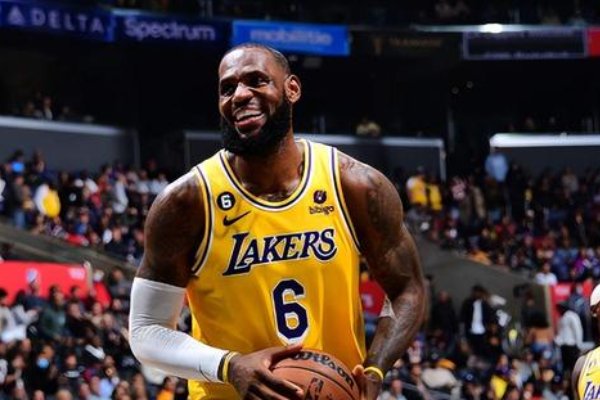 詹姆斯的411是什么意思?