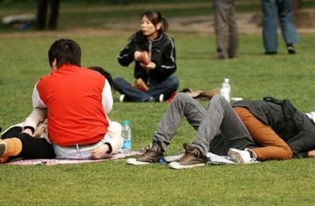 在外打工两对夫妻合租一套房子合适吗？