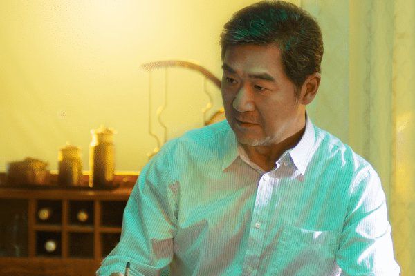 坚如磐石里郑刚和外甥女什么关系