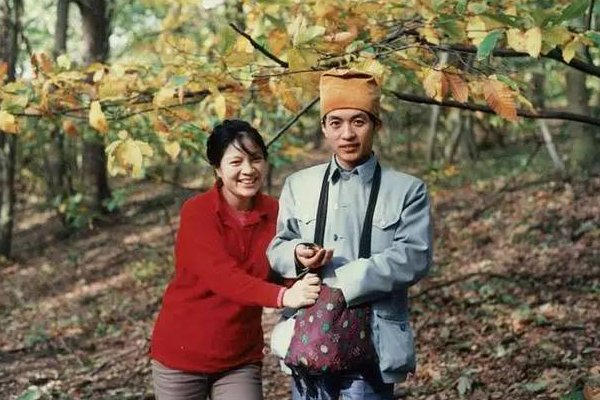 顾城和英儿的描述