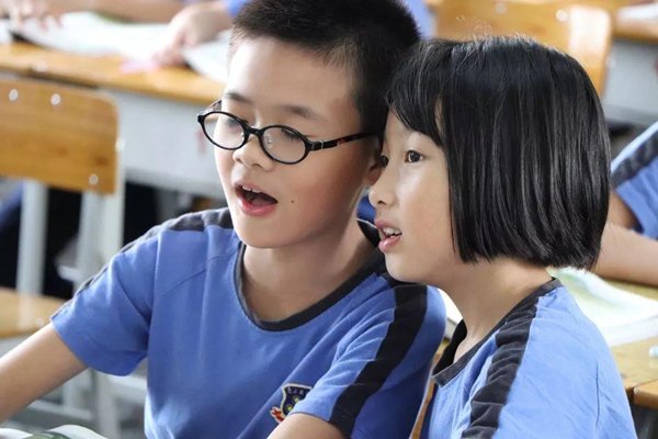 小学生让骗子自挂电话，他的哪些技巧值得学习？