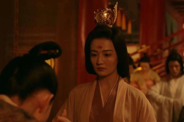 《长安十二时辰》里的严太真为什么要弄一个道姑的造型？