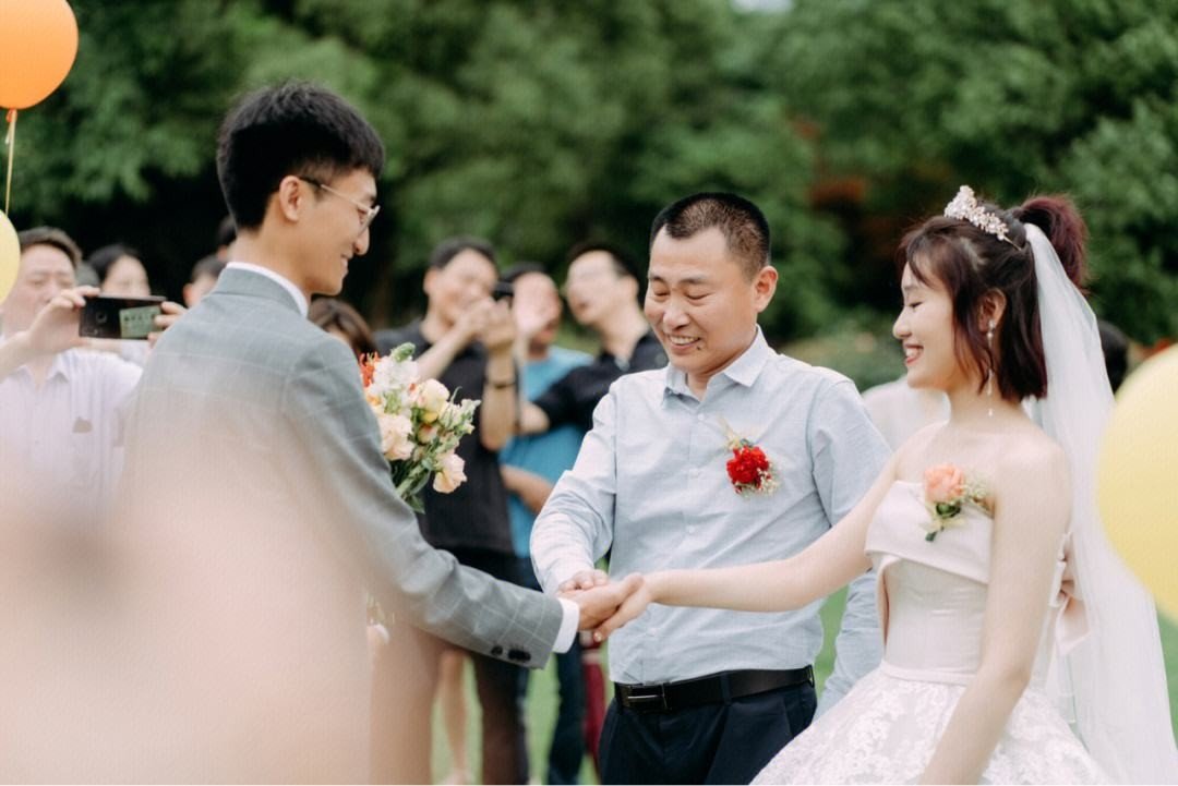 我叫老公的爸爸叫什么呀？